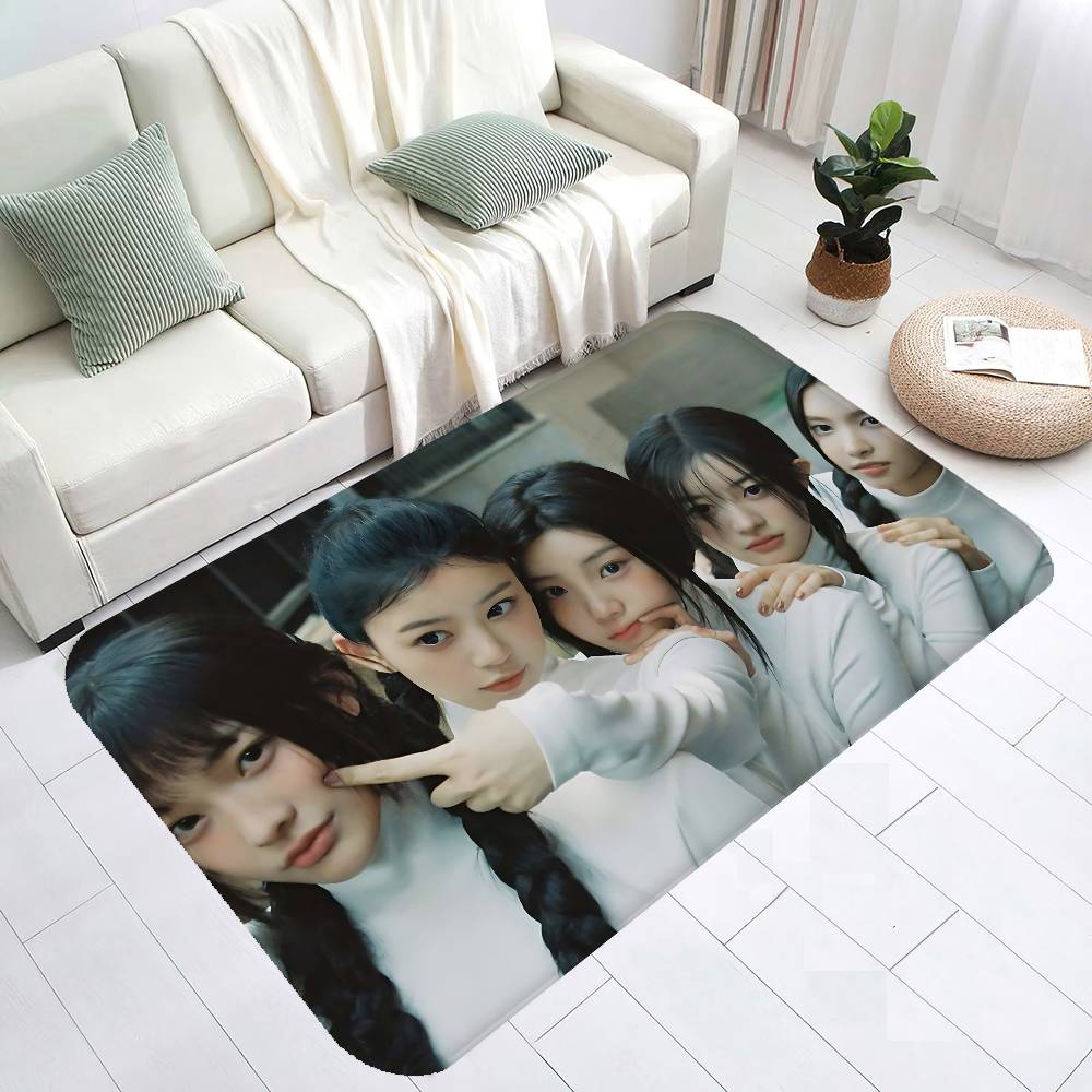 Home Textiles Group - Kpop Grubu I-Illit Sevimli Kız Giriş